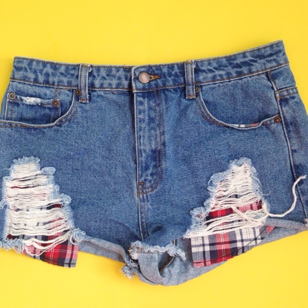 High Waisted Jean Shorts Size 29. - Picture 2 of 5